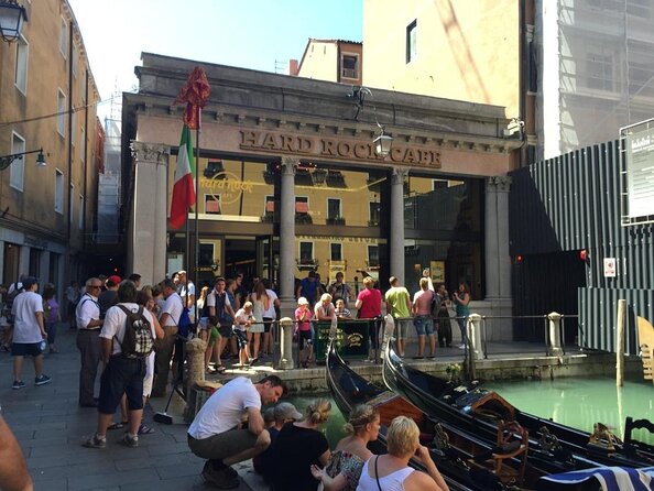 Hard Rock Cafe Venice with Set Lunch or Dinner - A two-hour meal with a lot to look at