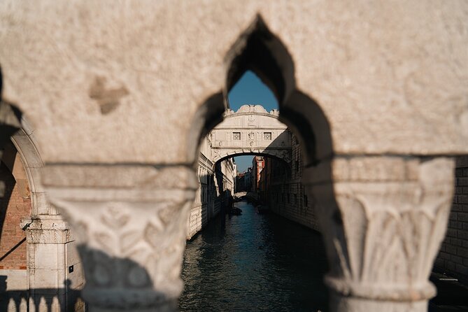 Hidden Venice Photo Tour with your phone! - Using reflections, shadows, and changing exposure