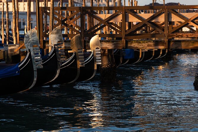 Hidden Venice Photo Tour with your phone! - Telling the story of Venice waking up