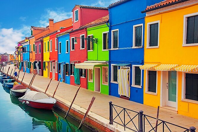 Island Hopping Tour: Mazzorbo, Burano and Murano - What Burano is like in practice