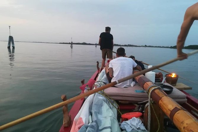 Learn to Row in the Venice Canals - Why rowing gives you a better look at Venice