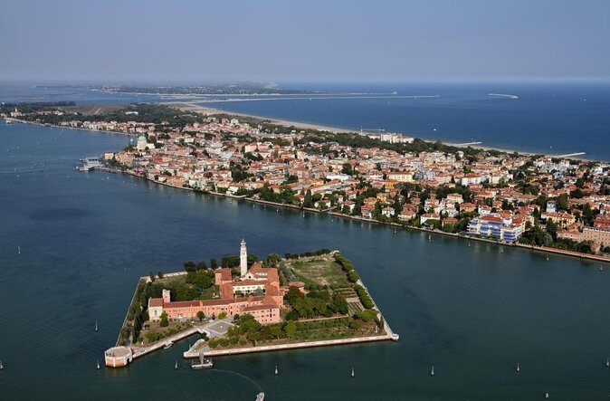Lido Bike Tour: With a Local on the Island of Cinema - Key points at a glance