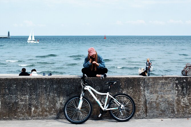 Lido Bike Tour: With a Local on the Island of Cinema - Starting among cemeteries and maritime traditions