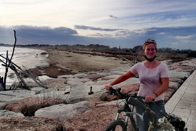 Lido Bike Tour: With a Local on the Island of Cinema - Following the trail of Death in Venice