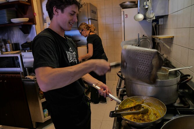Make Pasta Carbonara from Scratch in a Jazz Club in Venice - Cooking beside a jazz rehearsal