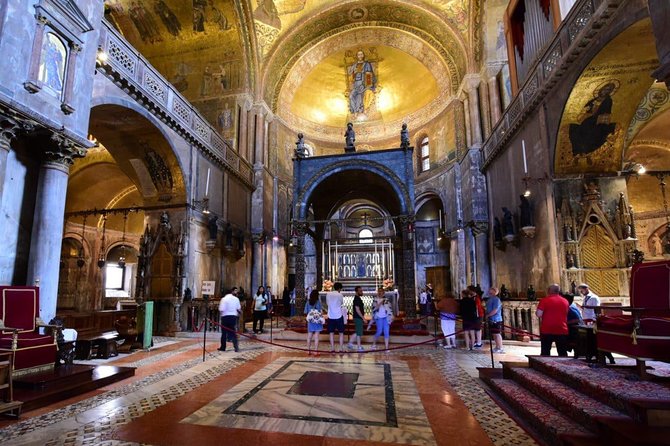 Morning Venice Walking Tour plus St Mark's Basilica Guided Visit - Santa Maria Formosa and its broad square