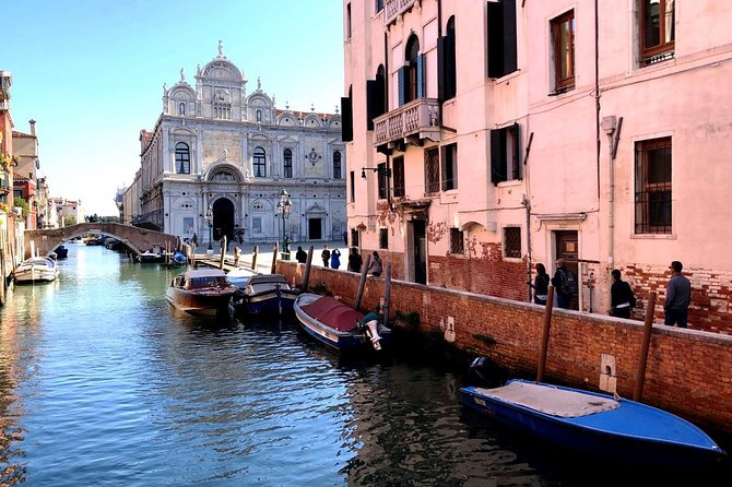 Morning Walking Tour of Venice with Gondola Ride - The walking pace and guide quality can shape the morning