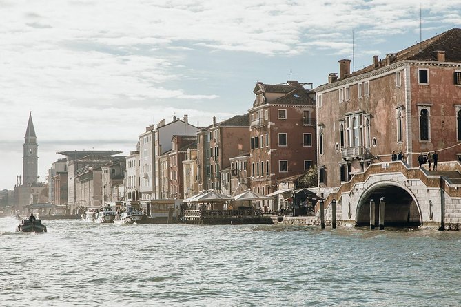 Murano Burano Islands Boat Tour Glass Factory & St Erasmo Winery - The boat ride and group size