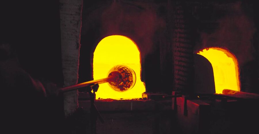 Murano: Glass Blowing Demonstration and Artistic Glass Gift - Twenty minutes beside the glass master