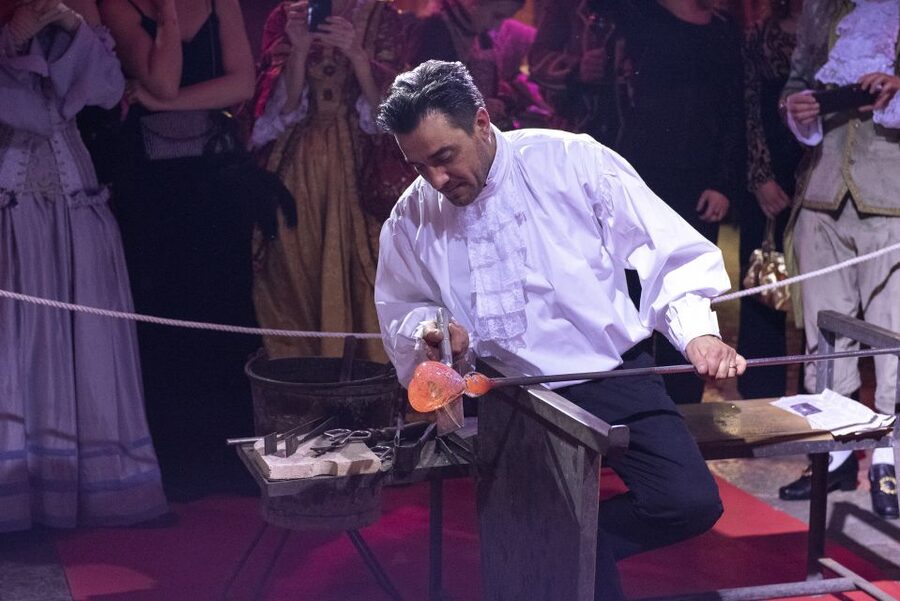 Murano: Glass Blowing Demonstration with Optional Drinks - Why molten glass makes a 25-minute show worthwhile