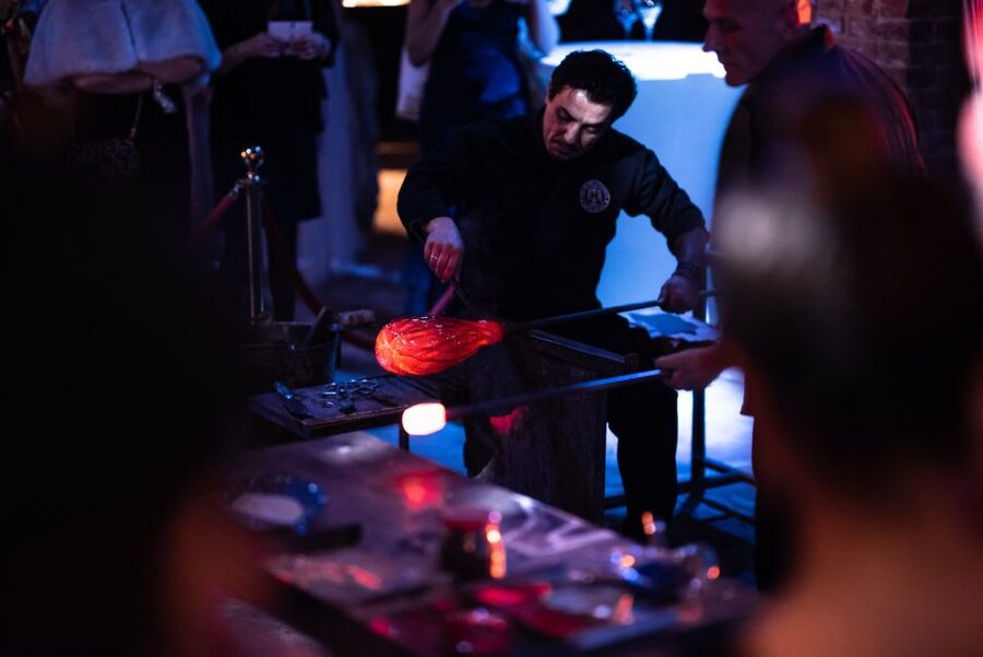 Murano: Glass Blowing Demonstration with Optional Drinks - What happens from check-in to the first sculpture