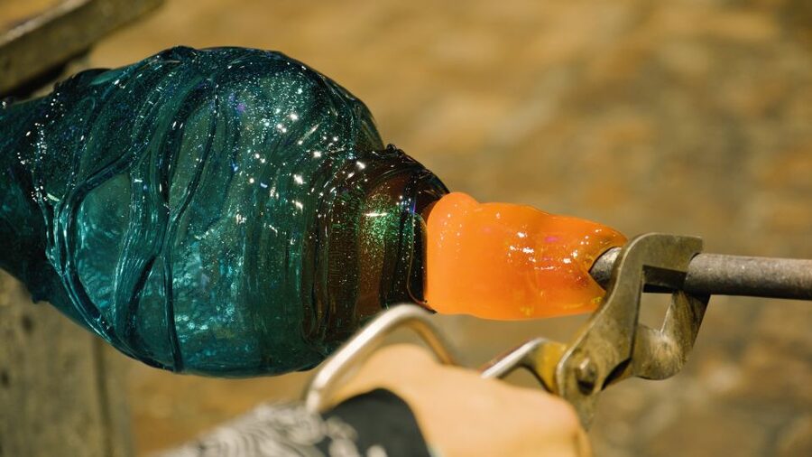 Murano: Glass Blowing Demonstration with Optional Drinks - Who should book this experience