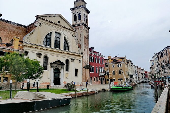 Off the Beaten Path Walk in Venice - Campiello dei Squelini and Ca’ Foscari