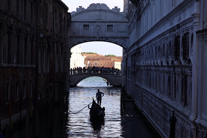 Photography workshop in the magical Venice (3h) - Photographing Venice’s architecture