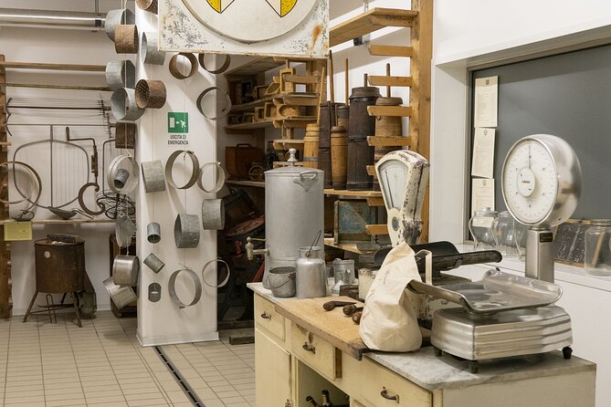 Premium Cheeses and Gins Tour in the Prosecco hills. Full lunch! - Gin and spirits at a Conegliano micro-distillery