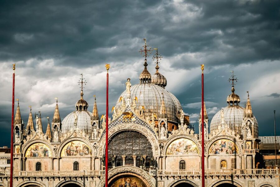 Priority Access St. Mark's Basilica Tour with Terrace Option - Dress rules and practical preparation