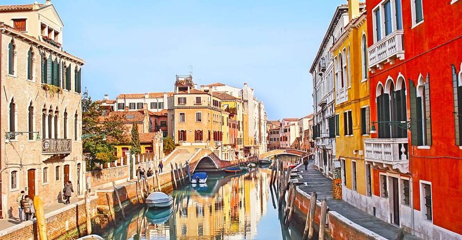 Private Art & Culture Tour in Dorsoduro and Academia, Venice - Bridges, legends, and the stories between museums