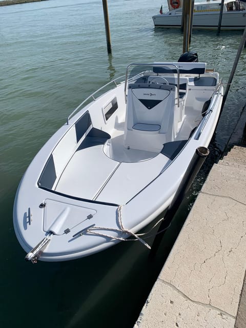 Private boat tour, visit the major islands Venice - Leaving S. Giobbe for the lagoon