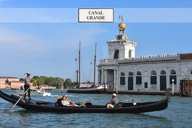 Private Crafted Gondola Ride on the Grand Canal - The gondolier: rower first, guide second