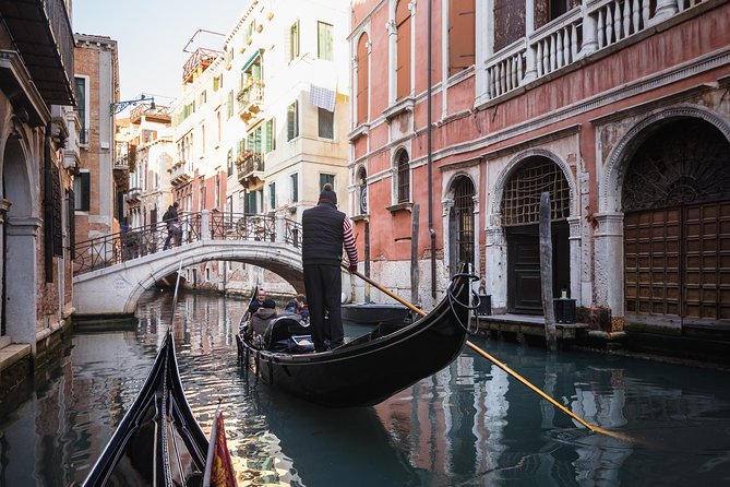 Private Crafted Gondola Ride on the Grand Canal - Price and value for couples, families, and friends