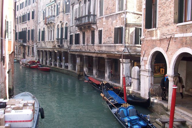 Private Full Day Tour from Milan to Venice with local tour guide and fast train - St. Mark’s Basilica: a short look or extra admission