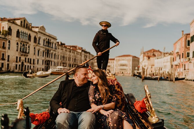 Private Gondola Ride with Professional Photographer in Venice - The 30-minute gondola ride