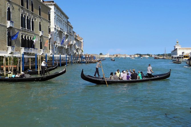 Private Gondola Serenade with Music - What the gondolier adds