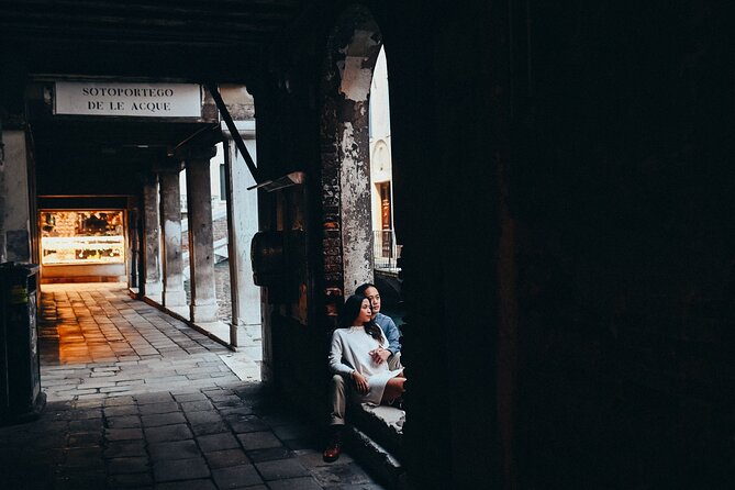 Private Photo Shoot in Venice with Gondola Ride Included - The 30-minute private gondola ride