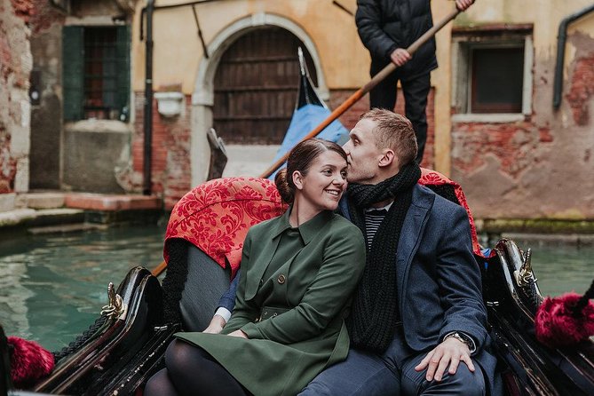 Private Photo Shoot in Venice with Gondola Ride - Quiet lanes and natural portraits away from the crowds