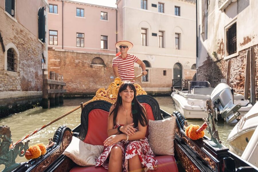 Private Photoshoot of Your Gondola Ride in Venice - Key points to know before booking