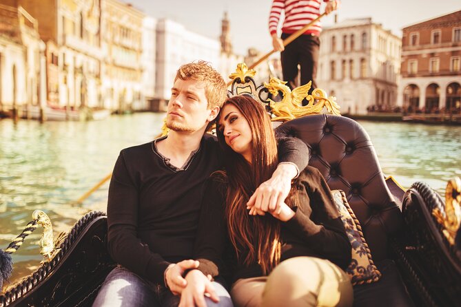 Private Photoshoot on Personal Gondola in Venice - Why a gondola photoshoot works in Venice