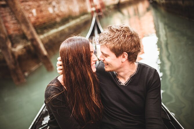 Private Photoshoot on Personal Gondola in Venice - Timing, access, and cancellation