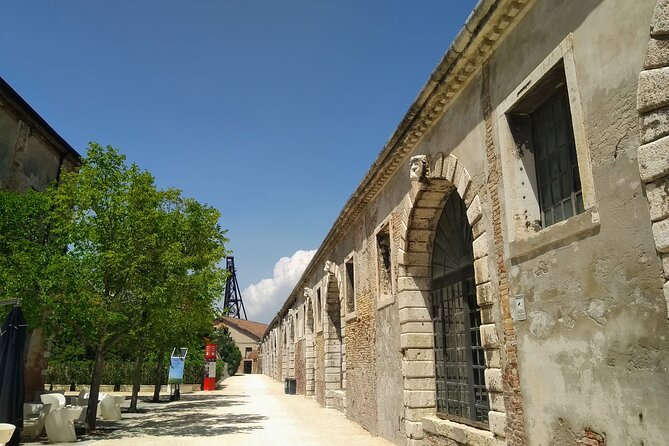 Private tour Biennale 2026: In Minor Key - What you will see inside the pavilions