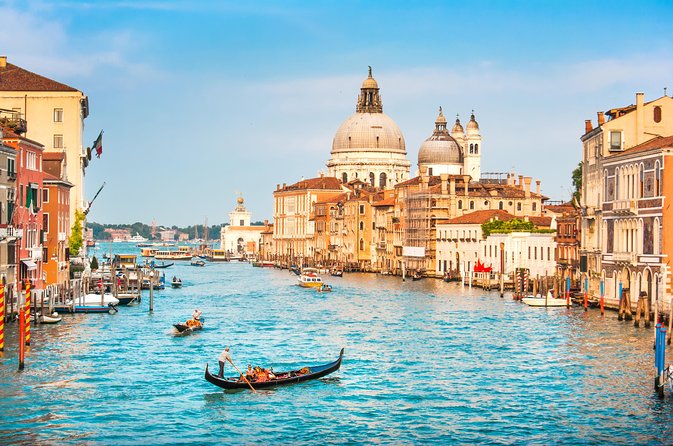 Private Tour: Venice Gondola Ride with Serenade - Peggy Guggenheim and the Accademia Bridge