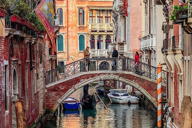 Private Tour: Venice Half-Day Walking Tour - La Fenice and the Scala Contarini del Bovolo