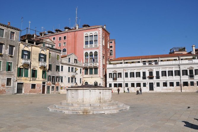 Private Tour: Venice Rialto Market, San Polo and Frari Church Walking Tour - Rialto Market and the food that keeps Venice going