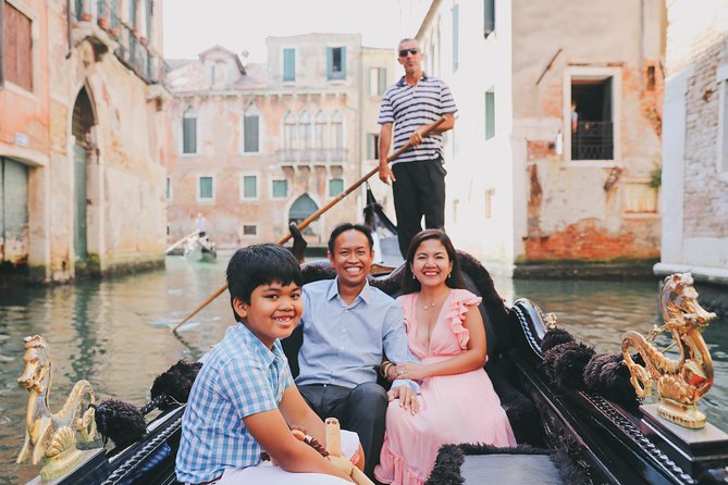 Private Vacation Photography Session with Local Photographer in Venice - Why a private photo session works so well in Venice