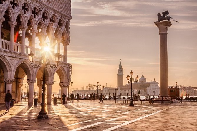 Private Venice City Tour and Gondola Ride - Inside Doge’s Palace for one focused hour