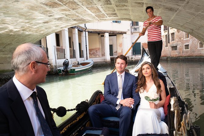 Renew your wedding vows on a romantic gondola - Adding the photographer