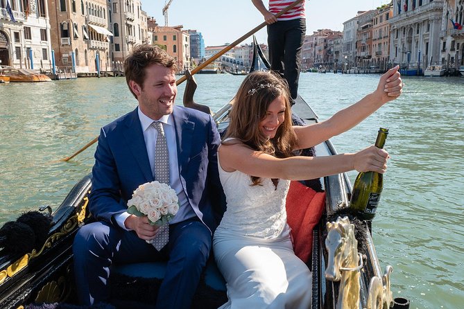 Renew your wedding vows on a romantic gondola - Planning the afternoon well
