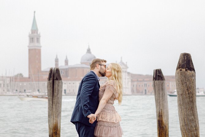 Romantic Photoshoot in Venice - Adding San Giorgio Maggiore for a wider view