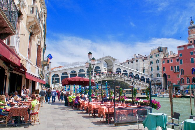 San Polo, Rialto & Frari: 2-Hour Private Walking Tour in Venice - The Gobbo di Rialto and Venice’s civic side