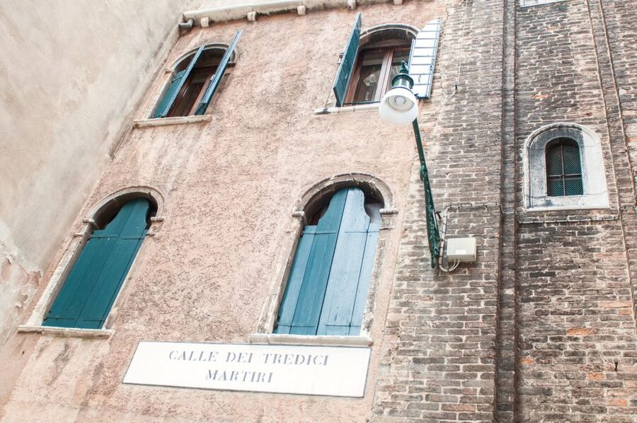 Secret Venice & Gondola Tour - Palazzo Contarini del Bovolo and its corkscrew staircase