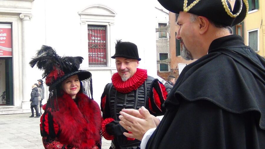 Secrets of Venice Carnival and Life of Casanova Tour - Guide style, group size, and hearing the stories