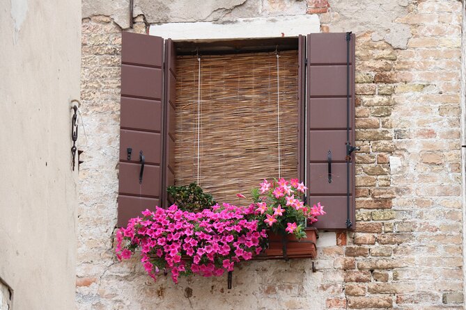 Small Group Tour Historical and Charming Venice Jewish Ghetto - Lucia’s guiding style and family appeal