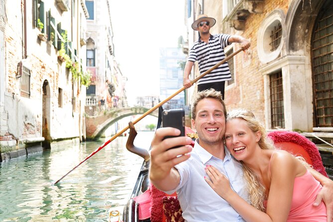 St. Mark’s Basilica Guided Tour with Venice Canals Gondola Ride - What the small-group upgrade changes