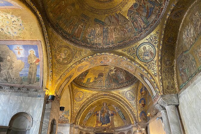 St. Mark's Cathedral Priority Guided Tour & History Gallery - Getting inside with priority entry