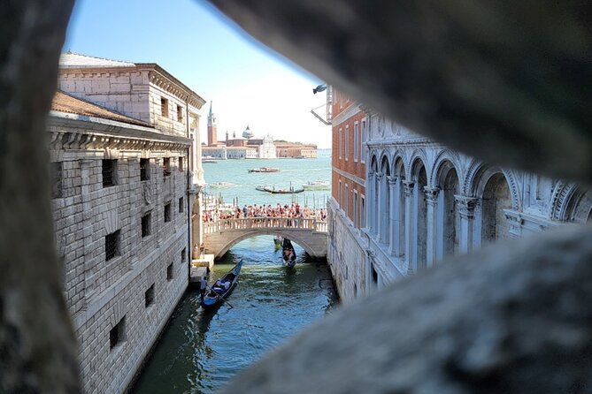 St Mark's, Doge's Palace, with Murano and Burano & Gondola Ride - Your lunch hour in the center of Venice