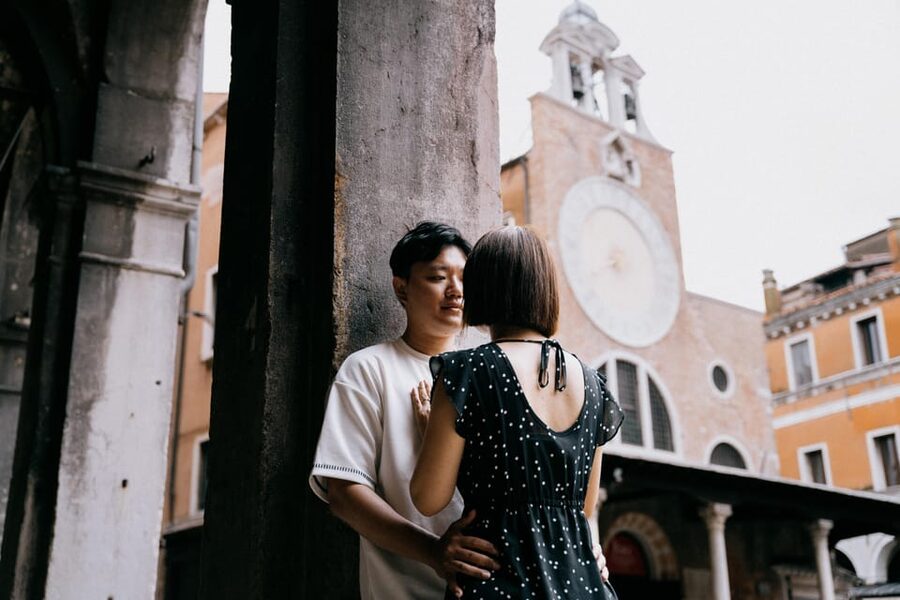 Stylish Photoshoots in Venice - Languages and group size