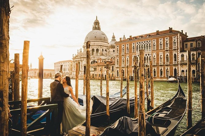 Sunrise Couple Photoshoot Tour - Why sunrise changes the Venice photo session